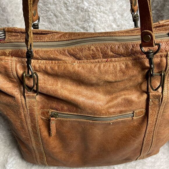 Heartstrings weathered leather tan extra large tote antique tone hardwares. - Picture 5 of 14